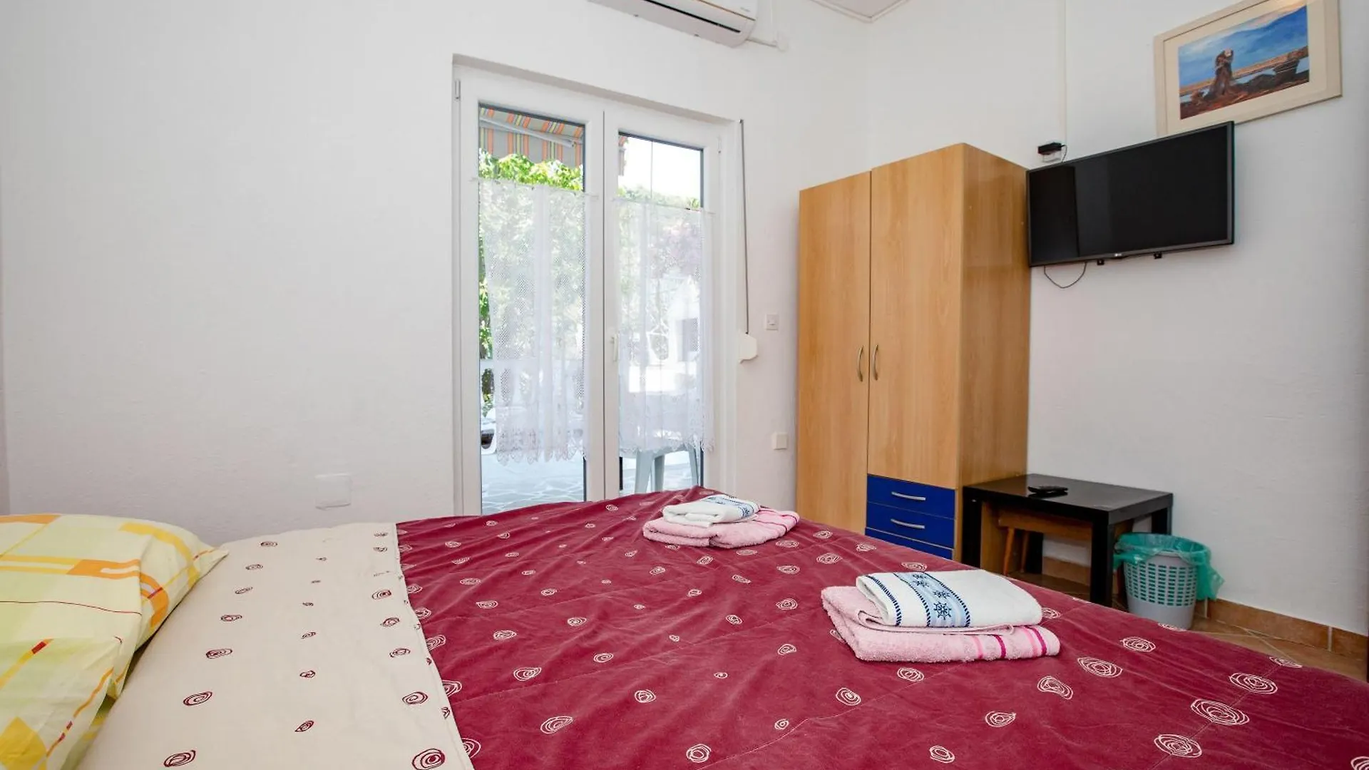 Klimatisierte Ferienwohnung In Palit Mit Pool,3 Grosser Terrasse Rab Town 0*,  Croatia