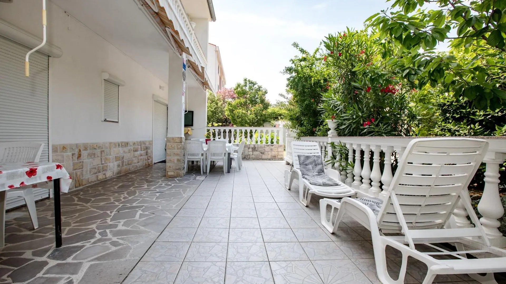 Apartment Klimatisierte Ferienwohnung In Palit Mit Pool,3 Grosser Terrasse Rab Town Croatia