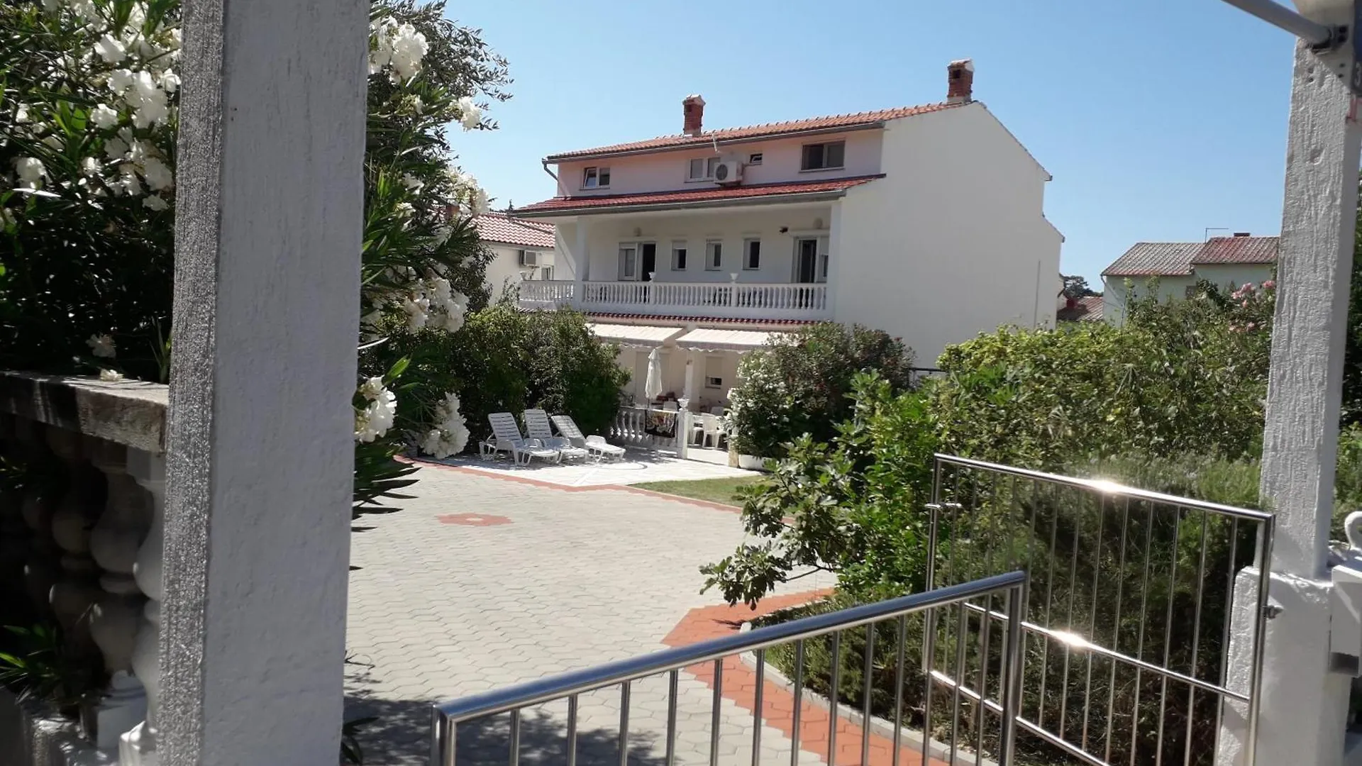 Apartment Klimatisierte Ferienwohnung In Palit Mit Pool,3 Grosser Terrasse Rab Town